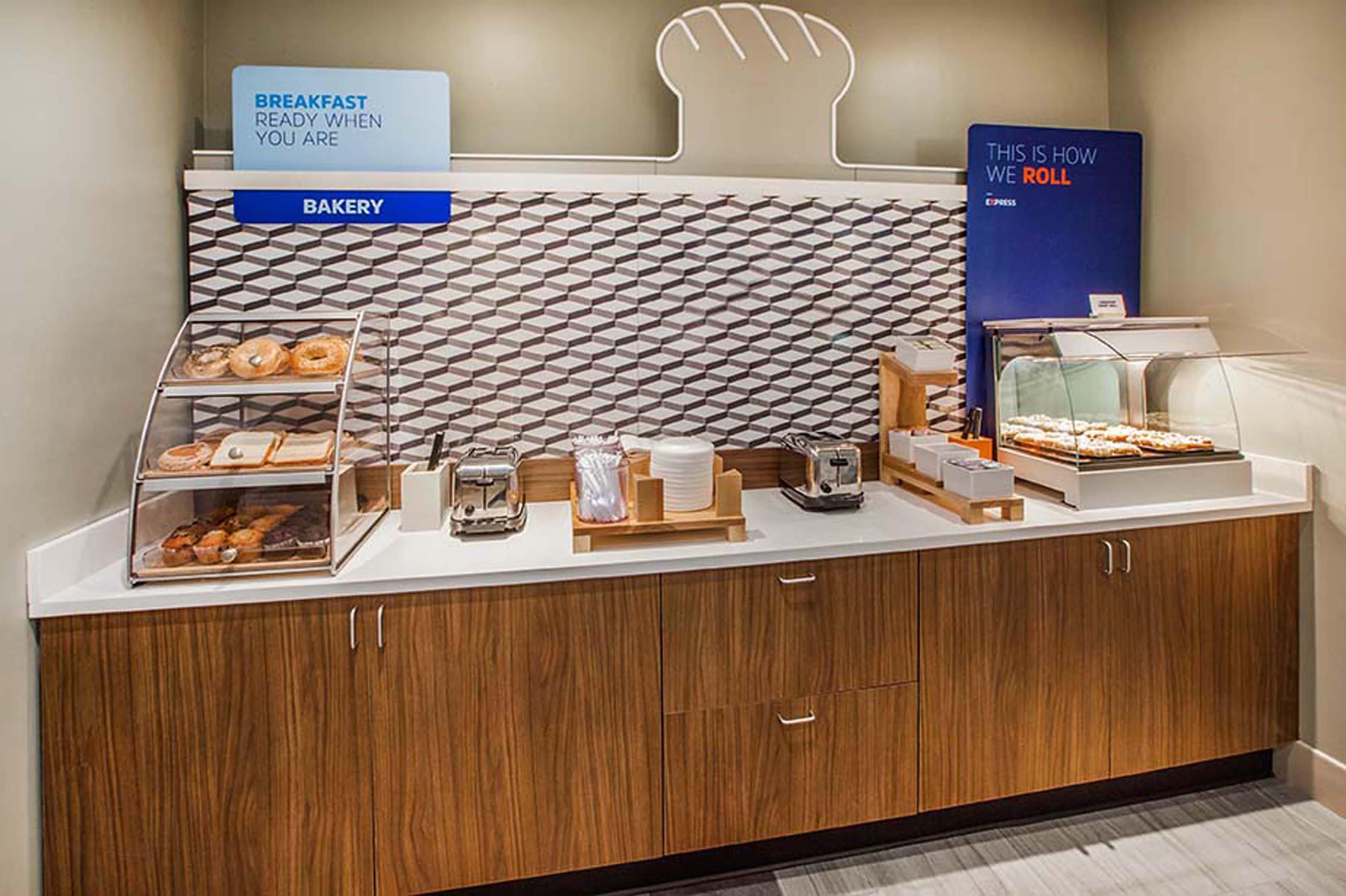Holiday Inn Express & Suites - Boston South - Randolph By Ihg Exteriér fotografie